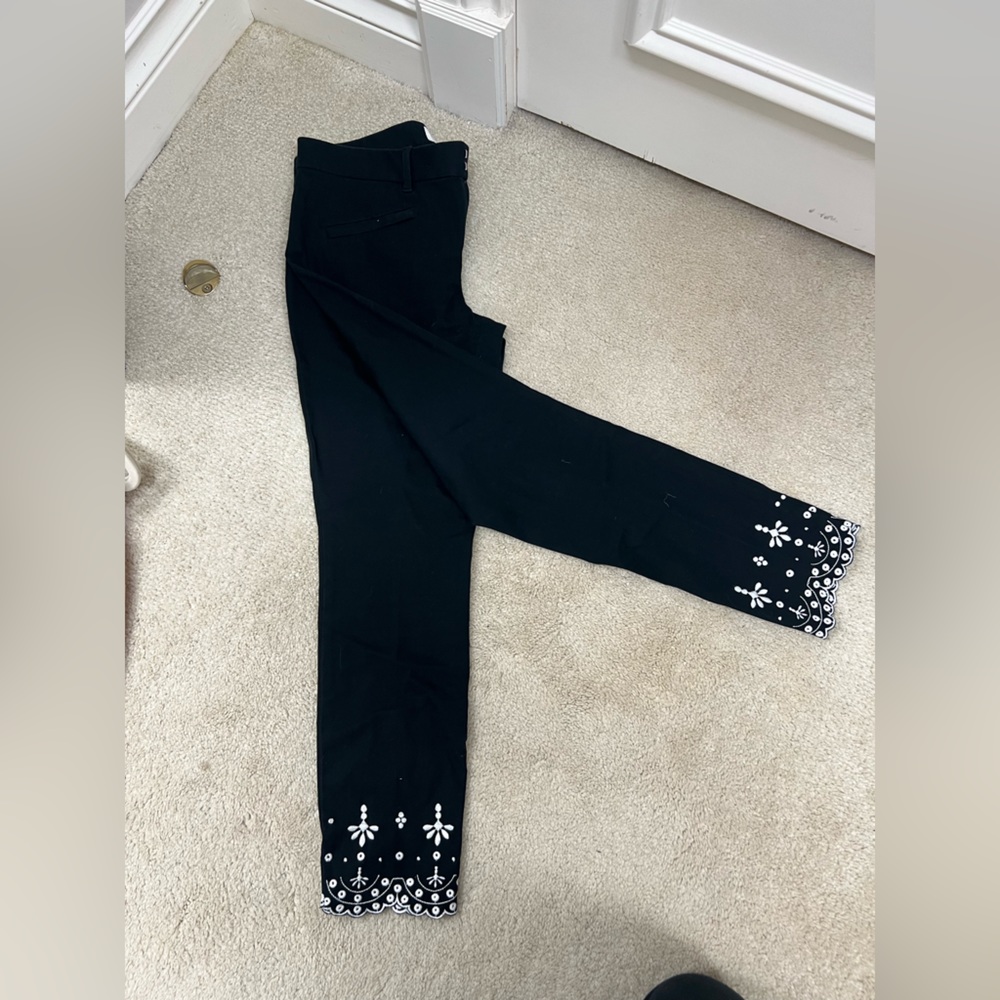 Gap skinny ankle pant with embroidery detailing